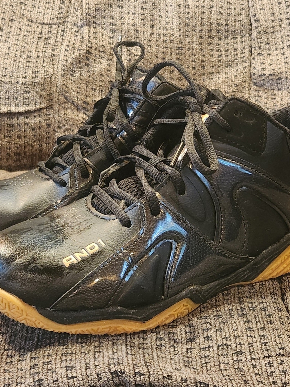 And1 Boys size 6 hightop black/gold basketball shoes,sneakers
